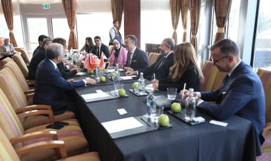 وزير السياحة يبحث مع وزيرة الصناعة التقليدية والاقتصاد الاجتماعي المغربية سبل تعزيز التعاون المشترك