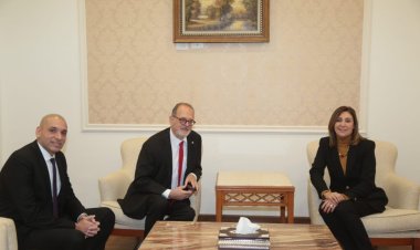 وزيرة الثقافة ترحب بزيارة أمين الاتحاد الدولي للناشرين لمعرض الكتاب