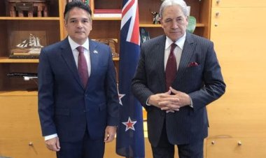 سفير مصر في نيوزيلندا يلتقي بوزير الخارجية