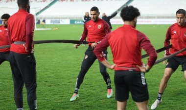 مران خفيف للاعبي الأهلي بفندق الإقامة قبل مواجهة شباب بلوزداد 