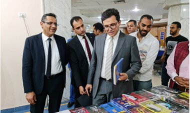 وزير الثقافة يتفقد معرض نقابة الصحفيين للكتاب ويفتتح حفل توقيع ديوان للشاعر جمال بخيت   