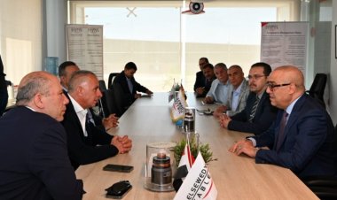 وزير الإسكان يناقش دور المستثمرين في تطوير المناطق الصناعية بالمدن الجديدة