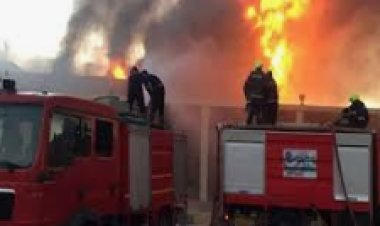 السيطرة على حريق اندلع فى محل حلويات بشارع الفلكي