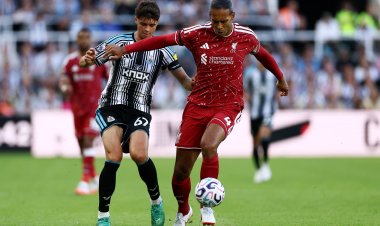 ليفربول يتعادل بصعوبة أمام نيوكاسل في مستهل مشواره بالدوري الإنجليزي