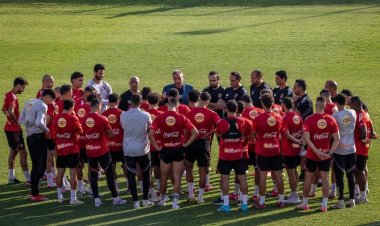 "حافظوا على تاريخ النادي".. الخطيب يحفز لاعبي الأهلي قبل عودة الدوري