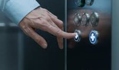 إنقاذ سائق وطفلين محتجزين داخل مصعد بأحد العقارات بمنطقة النزهة