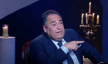 «الفنان المفروض يعمل حساب كل كلمة».. محمد علي خير يهاجم أحمد حلمي بعد واقعة مسرحية السعودية