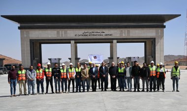رئيس الوزراء يجري حوارًا مع العاملين بمشروع تطوير وتوسعة مطار سانت كاترين