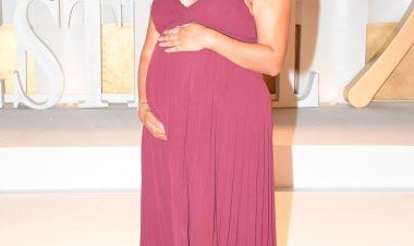 على طريقة نجمات هوليوود.. ثراء جبيل تلفت الأنظار بملامح الحمل على السجادة الحمراء في مهرجان الجونة