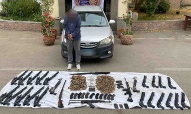 ضبط 26 بندقية و2085 طلقة داخل سيارة بالجيزة 