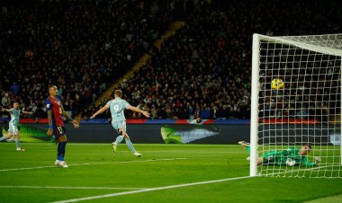 أتلتيكو مدريد يخطف صدارة الدوري الإسباني بفوز صعب على برشلونة