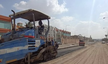 استكمال مشروعات تطوير الطرق بالمناطق الصناعية والسكنية بمدينة العبور