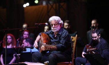 روح محمود درويش تحلق في سماء جرش على صوت ونغمات مارسيل خليفة 