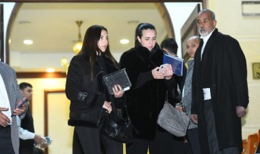 أبرزهم دنيا وإيمي سمير غانم  ومحمد التاجي.. لقطات من عزاء شقيق الممثلة شيرين