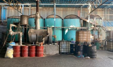 ضبط مصنع بدون ترخيص لإعادة تدوير هالك زيوت السيارات وإعادة بيعها بإستخدام علامات وهمية بالشرقية