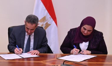 وزيرة التضامن ومحافظ الغربية يوقعان عقد تمليك مقر لبنك ناصر الاجتماعي