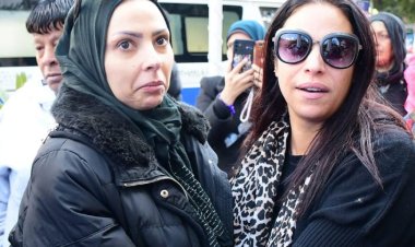 "راح السند والحضن الحنين".. ابنة أحمد عدوية في حالة صدمة وانهيار خلال تشييع جثمان والدها