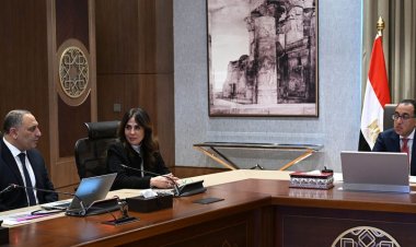 رئيس الوزراء يتابع مع رئيس المركز الوطني لتخطيط استخدامات أراضي الدولة ملفات العمل