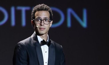 طه دسوقي يواجه الانتقادات بعد سخريته من بعض الأخبار خلال حفل افتتاح مهرجان الجونة