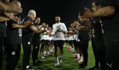 ممر شرفي في استقبال محمد صلاح بمعسكر المنتخب | صور