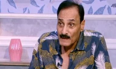 فتحي سعد: أشرف زكي بيفرض على شركات الإنتاج تشغلنا.. الفنان لما بيكبر عندنا بيموت