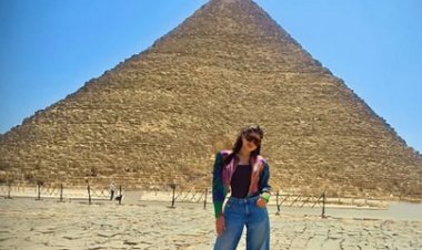 مي عمر تشيد بالأهرمات بعد زيارة جيدة لها: مزار سياحي عالمي بمعنى الكلمة ومصر تستحق