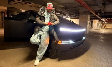 بعربية فارهة.. محمد رمضان يشعل السوشيال ميديا ويستعرض أحدث مقتنياته