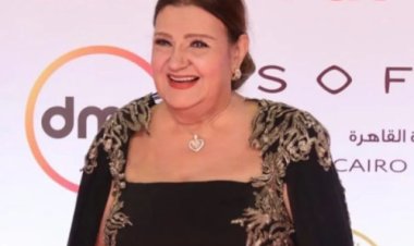 ميمي جمال تكشف كواليس مشاركتها في مسرحية «الصندوق الأحمر».. فيديو