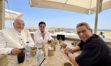 فى  رحاب أهرامات مصر.. جورج قرداحى والشيخ خالد الجندى بصحبة محمود سعد