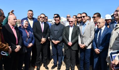 وزير الشباب منفعلا خلال تفقد ستاد بورسعيد : «أنا هحرج كل واحد»