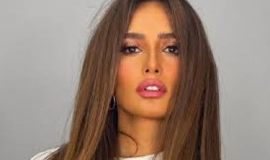 رجل أعمال يتهم الفنانة زينة بمحاولة دهـس نجله في الشيخ زايد