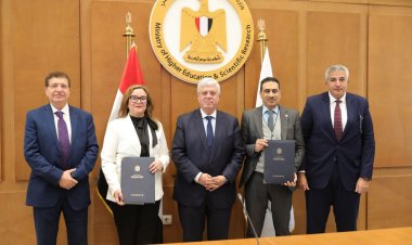 وزير التعليم العالي  يشهد توقيع اتفاقية تعاون بين جامعة القاهرة  و«إيست لندن»
