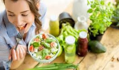 كيفية التعامل مع الأطعمة الصحية وغير الصحية بشكل متوازن