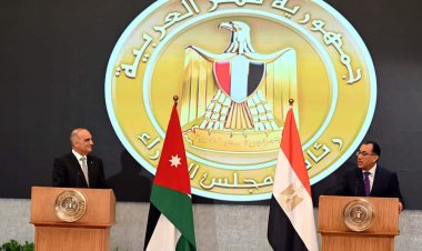 رئيس الوزراء الأردني ينقل للرئيس السيسي رسالة شكر وتقدير للجهود المصرية الرامية إلى وقف إطلاق النار