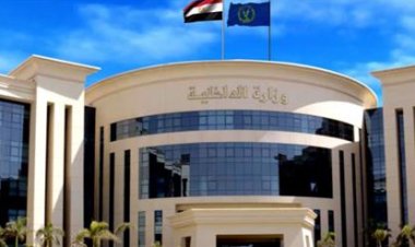 «الداخلية» تعلن إنهاء خدمة أمين شرطة بسبب تجاوزه مع «سائح» بالأهرامات