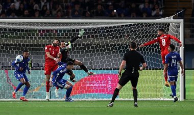 البحرين تضرب موعدا مع عمان في نهائي كأس الخليج