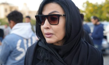 سهير جودة تساند مفيدة شيحة في وداع والدتها