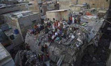 مصرع تسعة أشخاص جراء انهيار مبنى سكنى في باكستان