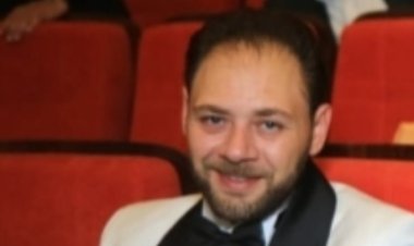 محمد علي رزق ينجو من حادث سير على طريق الواحات