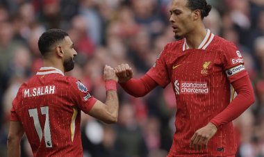 فان دايك يوجه رسالة مؤثرة لمحمد صلاح: أفتقده عندما ينطلق على الجناح