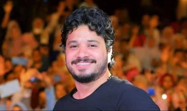 مصطفى حجاج يعتذر عن حفلات رأس السنة ويثير الجدل بمنشور غامض