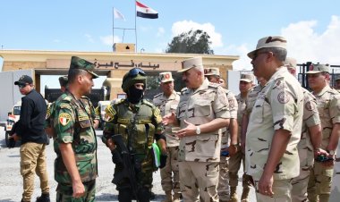 عاجل.. زيارة مفاجئة لرئيس الأركان الفريق أحمد خليفة لتفقد الأوضاع الأمنية بالحدود مع غزة