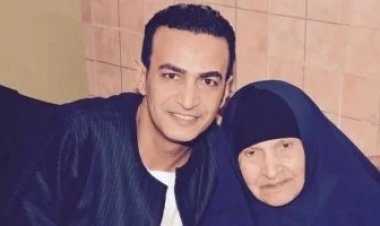سمسم شهاب يعلن وفاة والدته