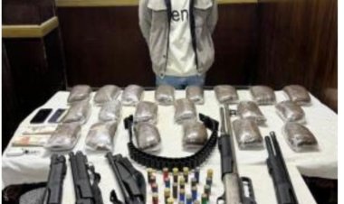 القبض على مسجل خطر بحوزته 5 بنادق و31 كيلو أستروكس بالدرب الأحمر