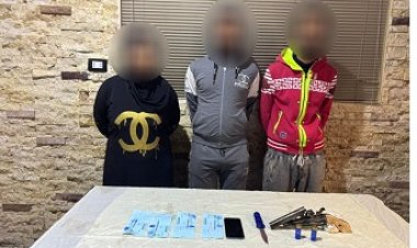 القبض على سيدة وعاطلين بتهمة إكراه شخص على توقيع إيصالات أمانة بالسلام