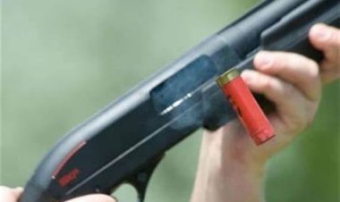 إصابة شاب بالرصاص بطريق الخطأ ونجاة 3 بالسلام