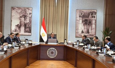 رئيس الوزراء يتابع موقف تطبيق منظومة الشحن المسبق