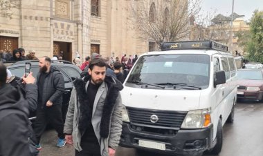 تشييع جثمان إنجي مراد وسط غياب نجوم الفن السوري (صور)