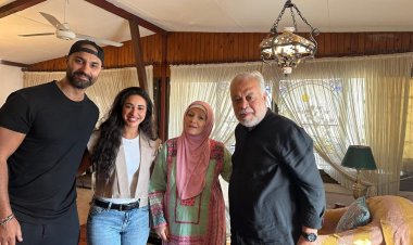 بدعوة من أشرف زكي وحضور كريم فهمي.. آية سماحة تعتذر لمشيرة إسماعيل في منزلها