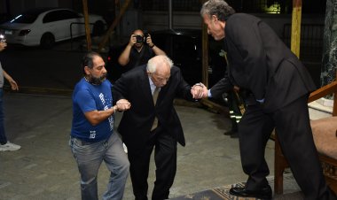 رغم تعبه.. رشوان توفيق يحرص على تقديم واجب العزاء في سميحة أيوب